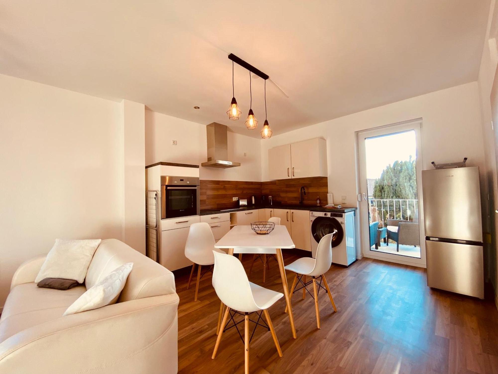 Hochwertige Ferienwohnung Mit 7Qm Balkon, Netflix, Kaffeeautomat, Rainshower Bad Zwickau Dış mekan fotoğraf