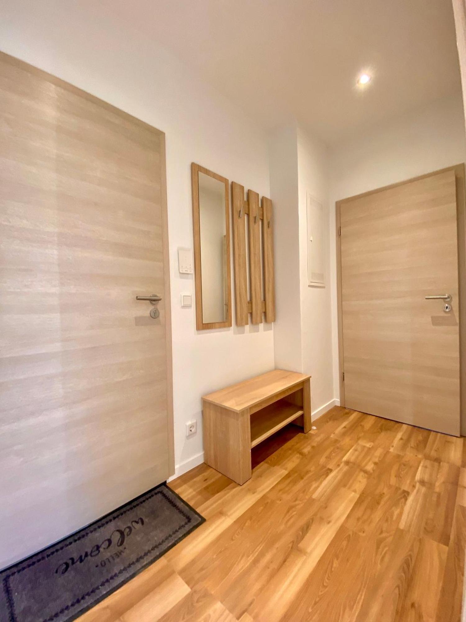 Hochwertige Ferienwohnung Mit 7Qm Balkon, Netflix, Kaffeeautomat, Rainshower Bad Zwickau Dış mekan fotoğraf