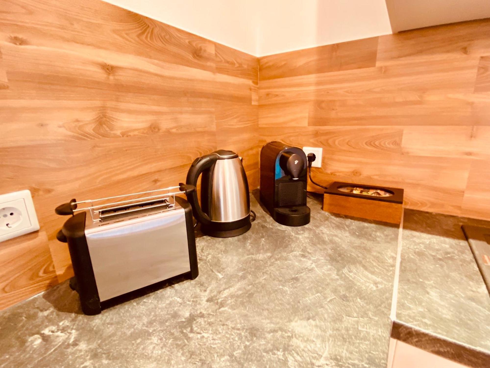 Hochwertige Ferienwohnung Mit 7Qm Balkon, Netflix, Kaffeeautomat, Rainshower Bad Zwickau Dış mekan fotoğraf