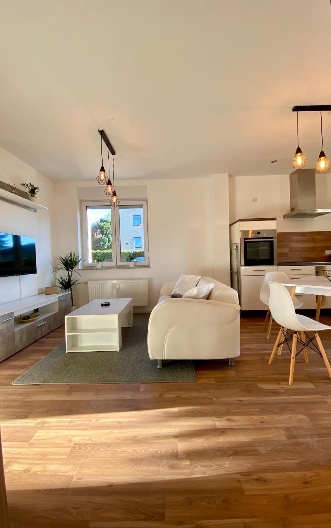 Hochwertige Ferienwohnung Mit 7Qm Balkon, Netflix, Kaffeeautomat, Rainshower Bad Zwickau Dış mekan fotoğraf